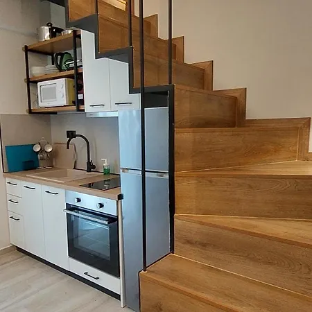 Vasileiadou & Maisonettes フロギタ